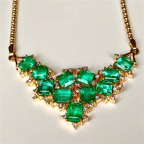 Emerald Necklaces & Pendants .